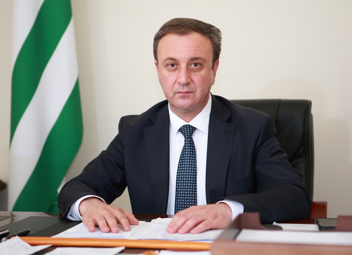 Владимир Делба поздравил научных работников с Днем абхазской науки 