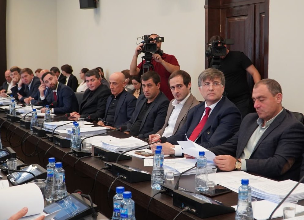 Парламент внес изменения в законодательство, регулирующие временное место жительства детей до решения суда